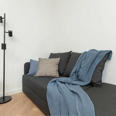 Modern & Bright With Garden By Rent Like Apartment