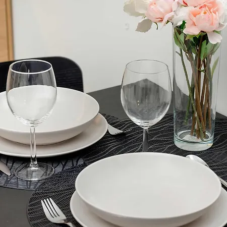 Modern & Bright With Garden By Rent Like Apartment