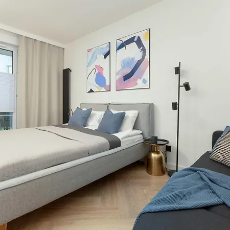Apartment Modern & Bright With Garden By Rent Like